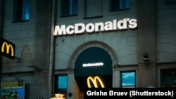 Вывеска "Макдоналдса", иллюстративное фото