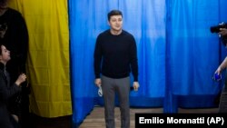 Actorul Volodymyr Zelenskyy favoritul alegerilor din Ucraina