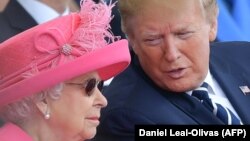 Regina Elisabeta a II-a a Marii Britanii și președintele american Donald President Donald Trump, la ceremoniile de la Portsmouth, 5 iunie 2019 