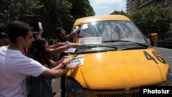 Armenia -- Youth activists urge commuters to defy higher bus fares Yerevan, 20Jul2013