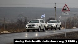 КПВВ Золоте. Машини ОБСЄ. Донбас, лінія розмежування. Січень 2021 року