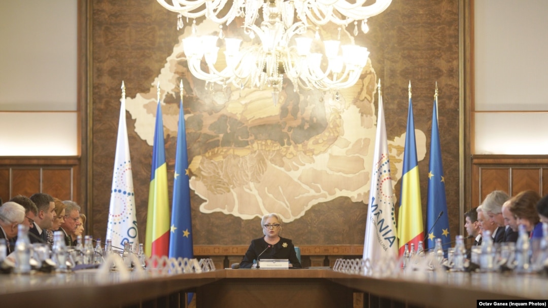 Viorica Dăncilă, prezidând o ședință de guvern