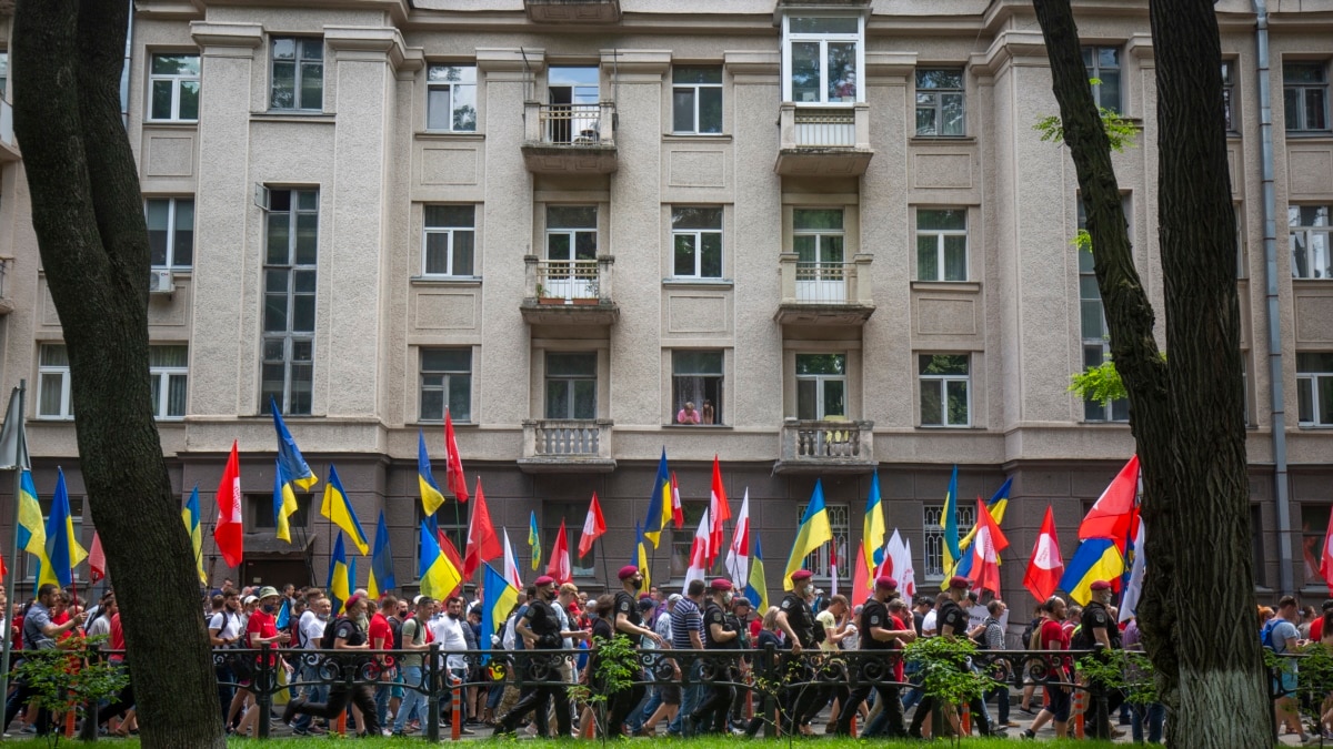 oi5.ru: Люди Шария ходили по центру Киева в сопровождении полиции – фоторепортаж Люди Шария ходили по центру Киева в сопровождении полиции – фоторепортаж