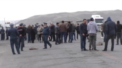 Շիրակի մարզի ճանապարհները փակ են. Խծաբերդում գերեվարվածներ հարազատները պահանջում են հանդիպում վարչապետի հետ