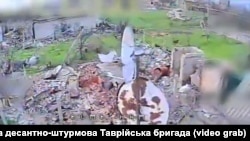 Знищення антени зв'язку армії РФ пілотами БПЛА 79-ї десантно-штурмової бригади на Покровському напрямку