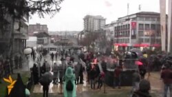 Судири меѓу опозициските демонстранти и полицијата во Косово