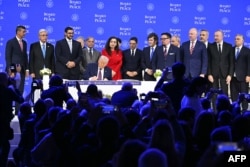 Падчас падпісаньня статуту новай арганізацыі