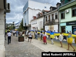 Na Cetinju je razvijena ukrajinska zastava duga 34 metra