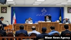 سالار آقاخانی در نخستین جلسه دادگاه «فساد» در توزیع ارز در ۱۳ مرداد حضور نداشت