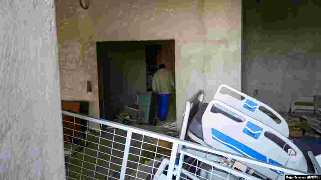 Autoritetet thanë se objekti ishte tjetërsuar dhe që ishte rritur numri i shtretërve nga 20 në 25. Ndërkohë, objekti i ri mbeti kështu, me korniza shtretërish dhe hapësira të cilat shihet se vizitohen nga individë të rëndomtë herë pas here.