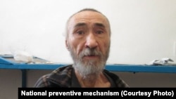 68-летний Арон Атабек, поэт и диссидент, в тюрьме (учреждение АП-162/1). Павлодар, 18 августа 2021 года