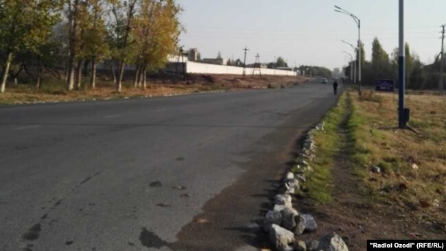 Дорога, ведущая в колонию, заблокирована