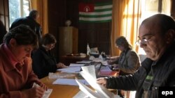 Аналитики прогнозируют, что выборы в парламент Абхазии затянутся, так как количество кандидатов в некоторых округах не позволит им пройти необходимый для избрания барьер