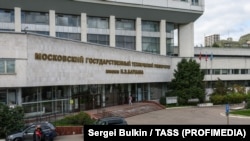 «У 2024 році на 4-й кафедрі навчалося 1563 резервісти і 429 потенційних офіцерів-контрактників за 14 актуальними для армії спеціальностями», – йдеться у розслідуванні