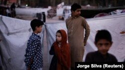 له جګړې بېځایه شوې يوه افغان کورنۍ