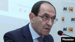 Armenia - Deputy Foreign Minister Shavarsh Kocharian holds a news conference in Yerevan, 23Nov2016.