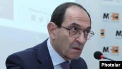 Armenia - Deputy Foreign Minister Shavarsh Kocharian holds a news conference in Yerevan, 23Nov2016.