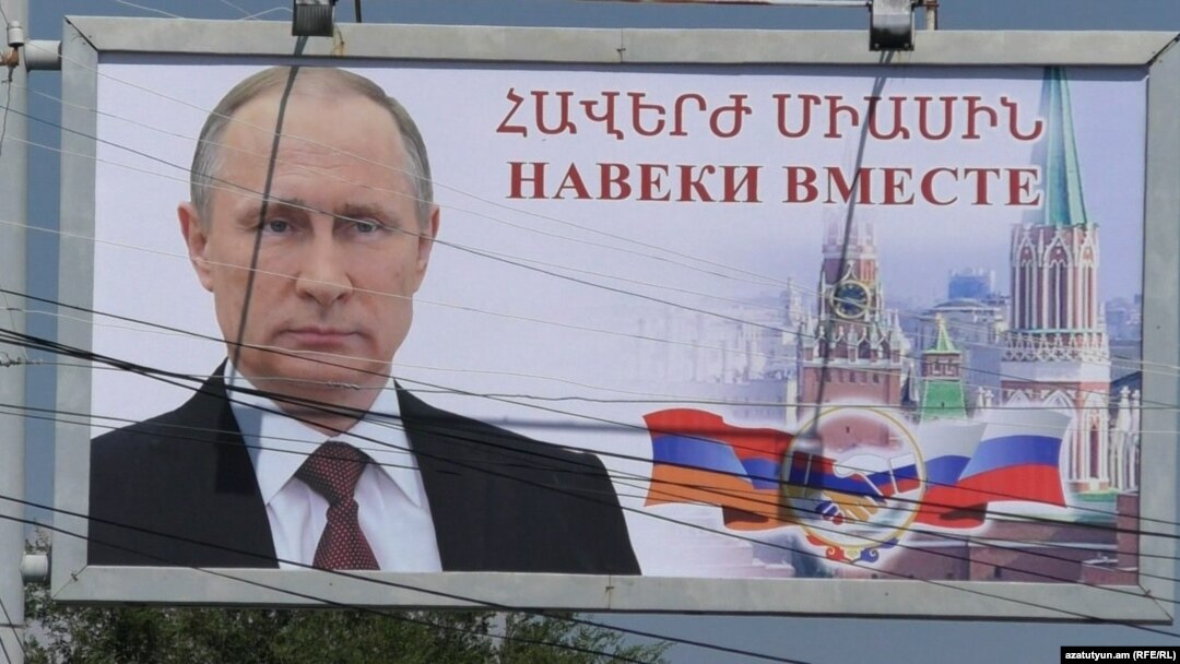 Cele trei zile ale alegerilor din Rusia pentru camera inferioară a Parlamentului au fost marcate de acuzații de fraudă pe scară largă, venite după o lungă perioadă de anihilare sistematică a oricărei opoziții la adresa partidului „Rusia Unită" a lui Vladimir Putin.