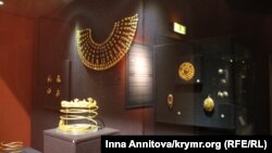 Експонати виставки «Крим – золотий острів у Чорному морі», Київ, 15 грудня 2016 року