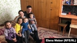 Дмитрий Радин с супругой и детьми. Карагандинская область, февраль 2019 года.