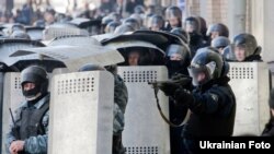 Правоохоронці під час протистоянь 18 лютого 2014 року