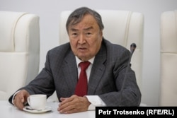 Олжас Сулейменов на встрече с участниками движения «Невада-Семей». Алматы, 23 апреля 2021 года.
