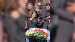 Ukrajinci oplakuju majku koja je poginula štiteći dijete od ruskih dronova