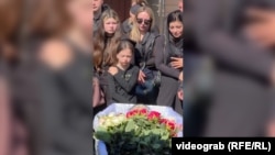 Ukrajinci oplakuju majku koja je poginula štiteći dijete od ruskih dronova