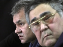 С.Шойгу и А.Тулеев на пресс-конференции после аварии на "Распадской", 10 мая 2010 г.