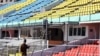 Подготовительные работы на стадионе в Бишкеке. 