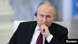 Повідомляється, що Володимир Путін готується оголосити про свою передвиборчу кампанію цього місяця.