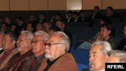 «Аштыққа саяси баға беру» тақырыбында ғылыми конференцияға қатысушылар. Алматы, 11 қыркүйек, 2009 жыл.