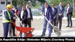 Mohamed Alabar iz kompanije Eagle Hills i predsednik Srbije Aleksandar Vučić otvaraju radove na projektu "Beograd na vodi", 15. april 2016.