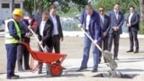 Mohamed Alabar iz kompanije Eagle Hills i predsednik Srbije Aleksandar Vučić otvaraju radove na projektu "Beograd na vodi", 15. april 2016.