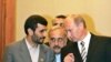 Владимир Путин (справа) благосклонно выслушал своего иранского коллегу, но от идеи расширения ШОС дистанциировался
