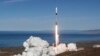 Ракета Falcon 9 поднимается с авиабазы Ванденберг в Калифорнии, 3 декабря 2018
