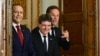 Președintele României, Nicușor Dan (centru), sosind alături de omologul său polonez, Karol Nawrocki, și secretarul general al NATO, Mark Rutte, la o conferință de presă la Palatul Cotroceni, după summit-ul B9, la București, pe 13 mai 2026
