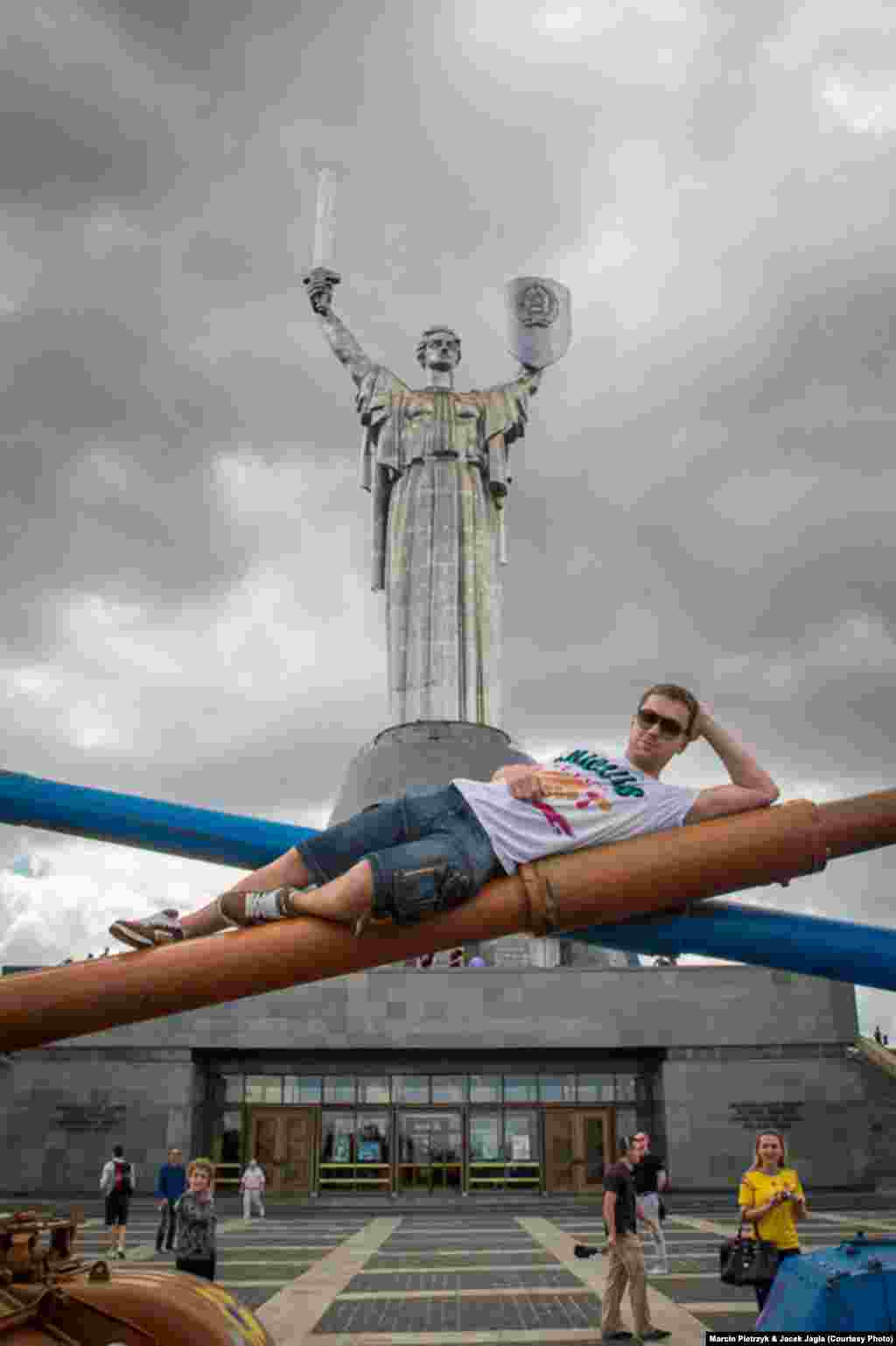 Jacek strikes a pose in front of the 62-meter-tall Rodina Mat (Mother Motherland) statue in Kyiv.