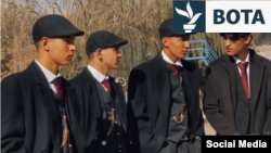 Anëtarët e grupit të vetëshpallurit "Thomas Shelby", janë arrestuar në provincën Herat për shkelje të dyshuar të kufizimeve për veshjet e pranueshme në Afganistan.