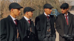 „Așa nu!”, le spun talibanii afgani celor care copiază moda occidentală.
