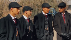 „Așa nu!”, le spun talibanii afgani celor care copiază moda occidentală.
