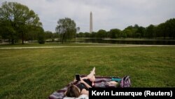 Odmor u parku usled pandemije korona virusa, Vašington