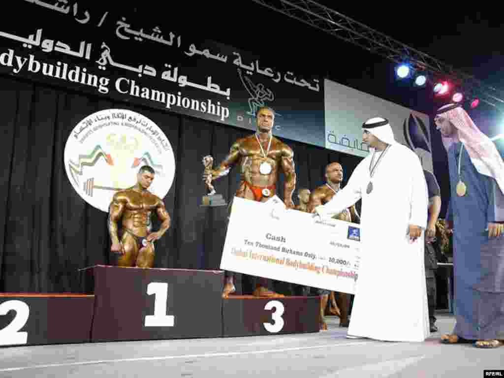 بابک معيری برنده مدال برنز وزن آزاد مسابقات دبی ، به همراه ۱۰ هزار درهم جايزه نقدی