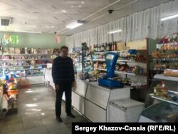 Андрей Брылин в своем магазине