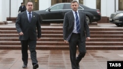Ігор Плотницький (л) і Олександр Захарченко після переговорів у Мінську, 12 лютого 2015 року