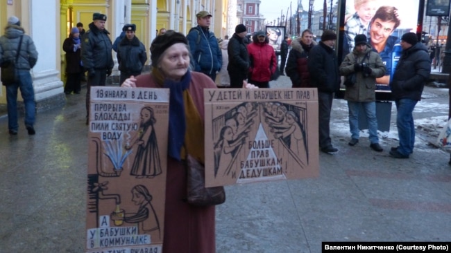Елена Осипова у Гостиного двора, январь 2013