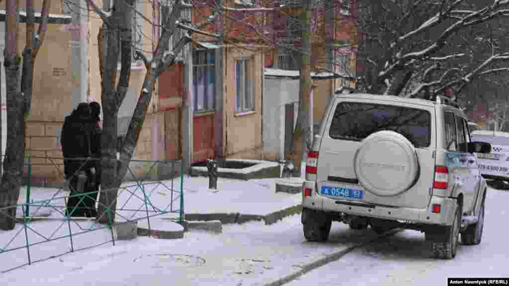 Radio Svoboda mühbiri Anton Naumlükniñ bildirgenine köre, Emil Kürbedinovnıñ evinde yanvar 26-da Rusiye FSB hadimleri tintüv keçirdi