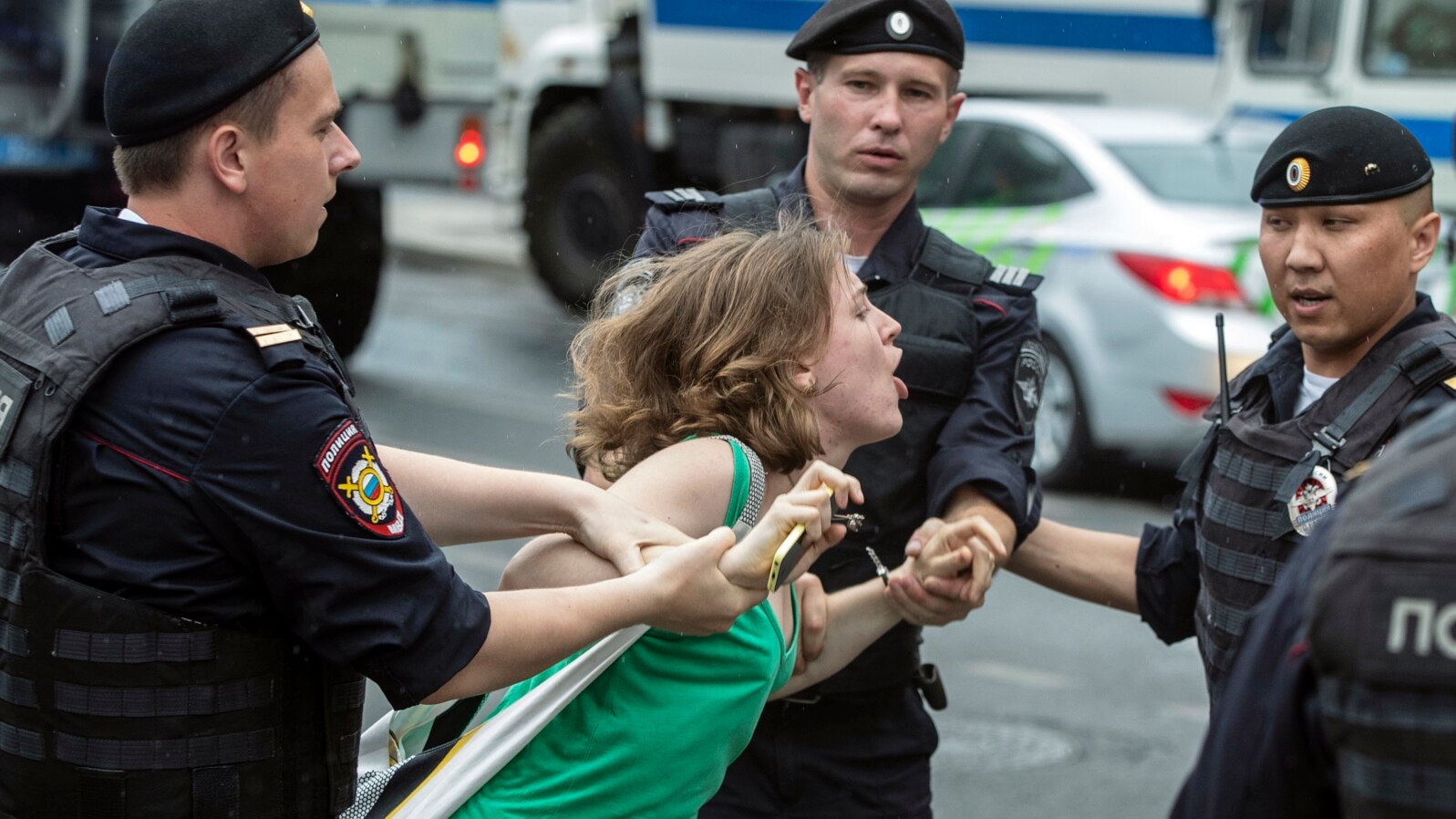 полицейские в москве