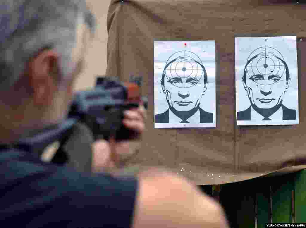 Мішень у вигляді портрету президента Росії Володимира Путіна на &nbsp;в стрільбищі у Львові, 31 серпня 2014 року