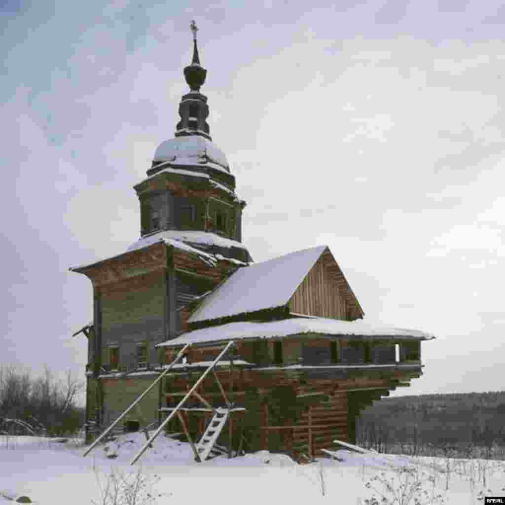 Russia's Vanishing Wooden Churches #26